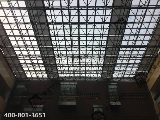 新鄉(xiāng)醫(yī)學(xué)院電動遮陽1.png 新鄉(xiāng)醫(yī)學(xué)院電動遮陽1.png